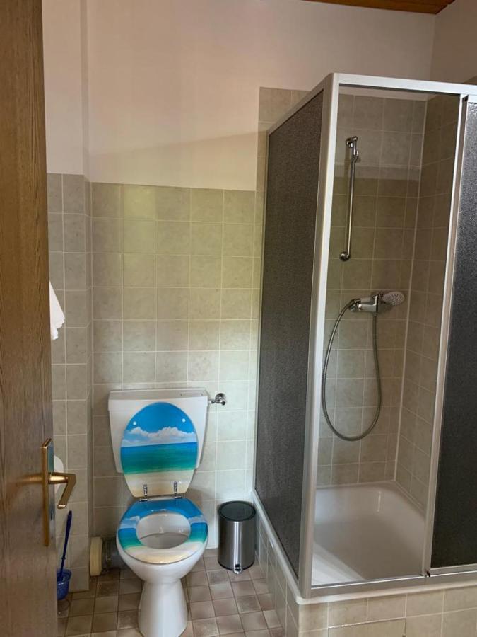 Hotelzimmer Im Alten Reihenhaus Auf Der Stadtmauer Bacharach Kültér fotó