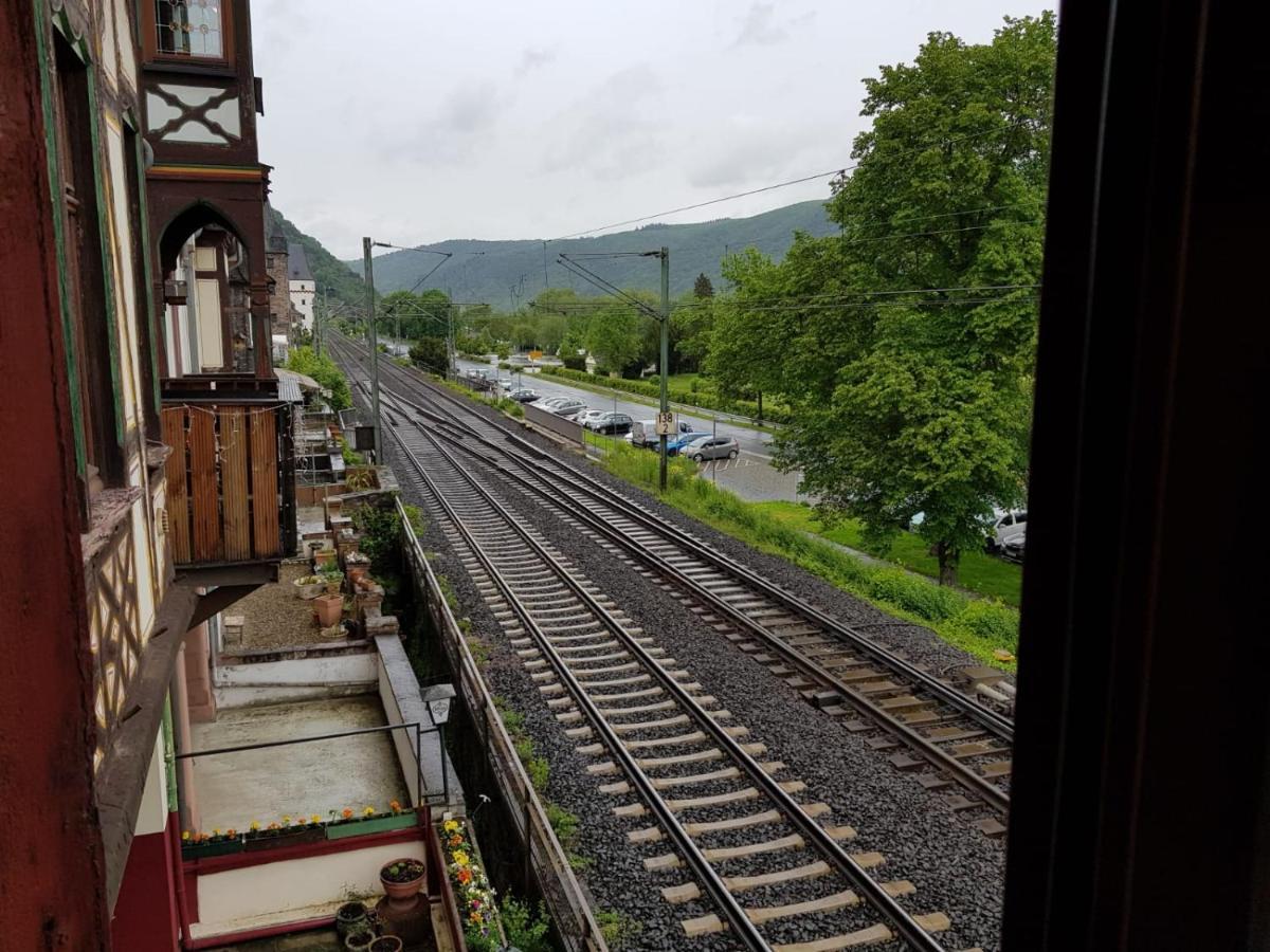 Hotelzimmer Im Alten Reihenhaus Auf Der Stadtmauer Bacharach Kültér fotó