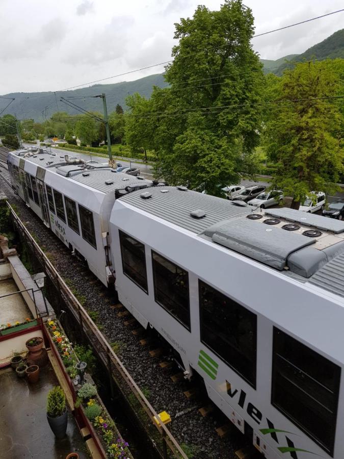 Hotelzimmer Im Alten Reihenhaus Auf Der Stadtmauer Bacharach Kültér fotó
