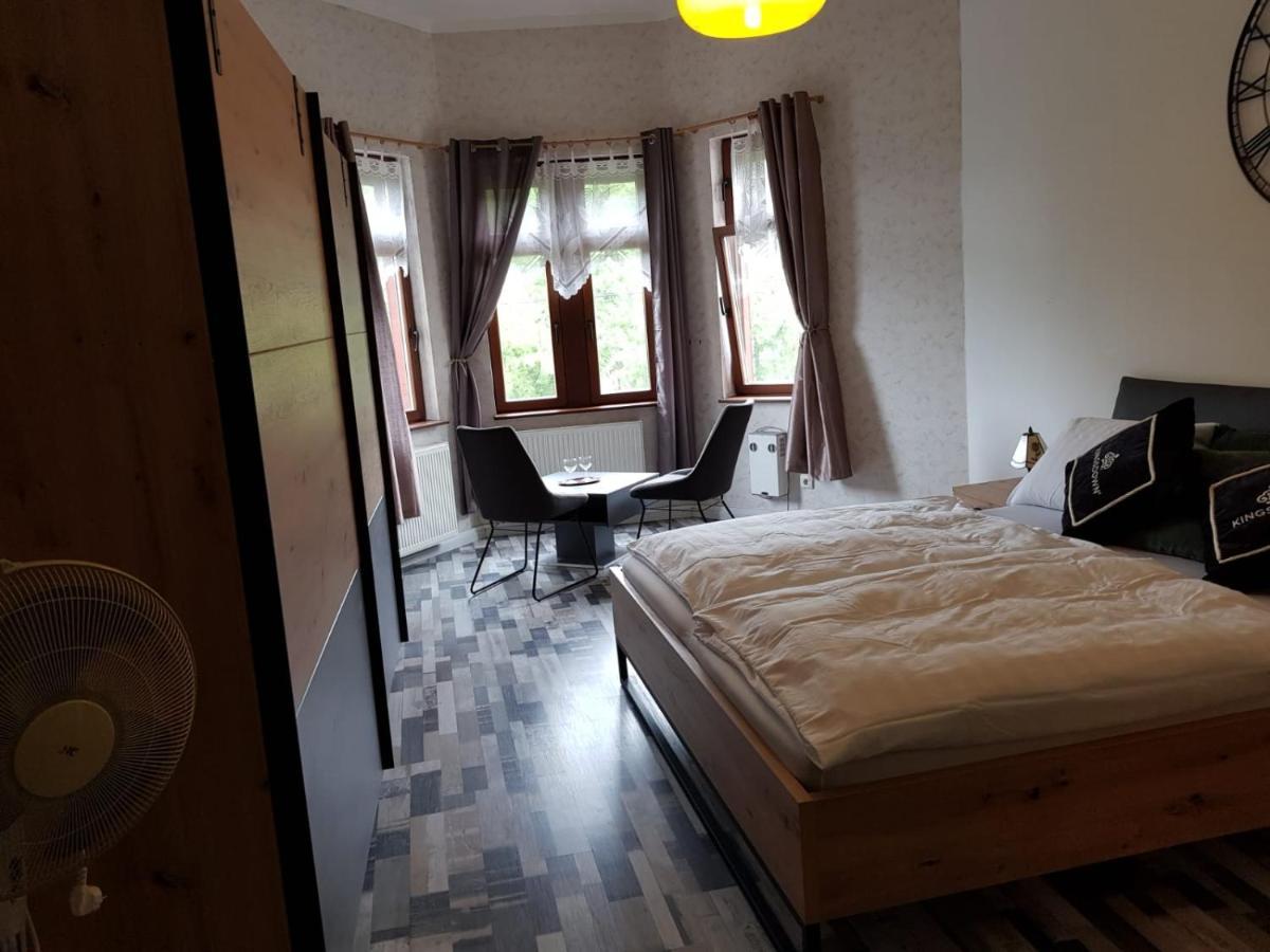 Hotelzimmer Im Alten Reihenhaus Auf Der Stadtmauer Bacharach Kültér fotó