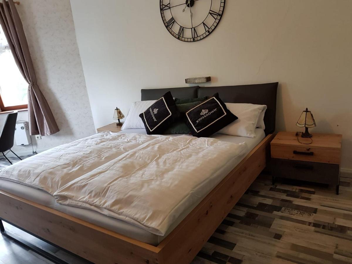 Hotelzimmer Im Alten Reihenhaus Auf Der Stadtmauer Bacharach Kültér fotó