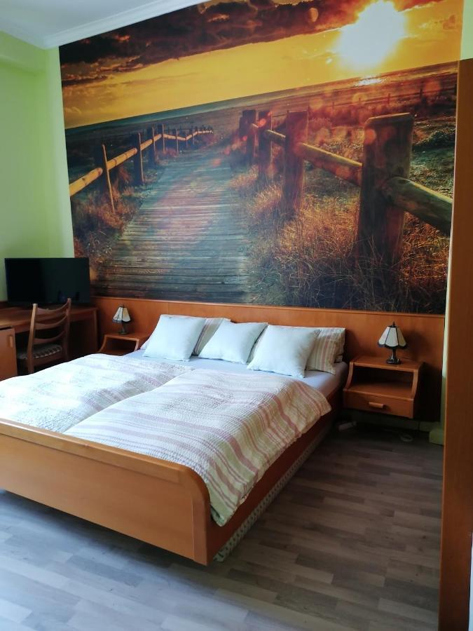 Hotelzimmer Im Alten Reihenhaus Auf Der Stadtmauer Bacharach Kültér fotó